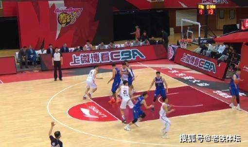  易建联复出首秀带领广东轻取深圳队