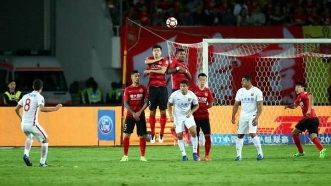  中超联赛迎来关键战，争冠保级白热化