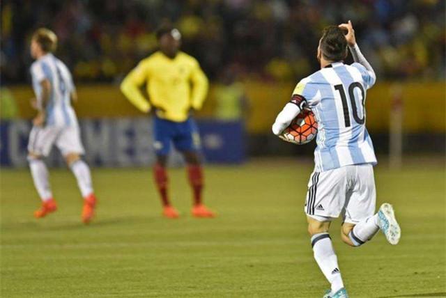  梅西帽子戏法助巴黎逆转取胜，领跑积分榜  