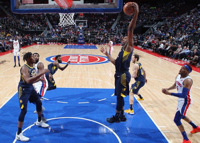  步行者团队篮球击溃魔术防线